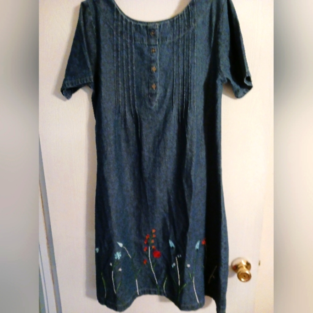 Denim Pintuck Embroidered dress size M Vermont Country Store